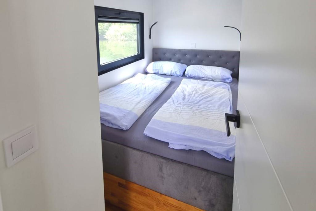 Enterprise-07-Schlafzimmer02