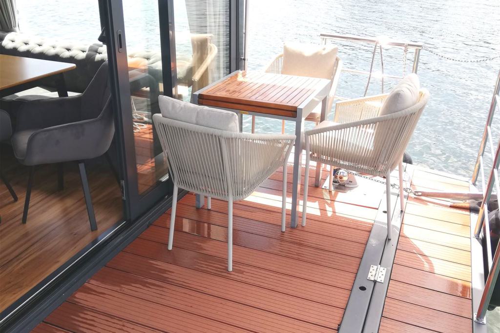 Yva-07-vordere Terrasse