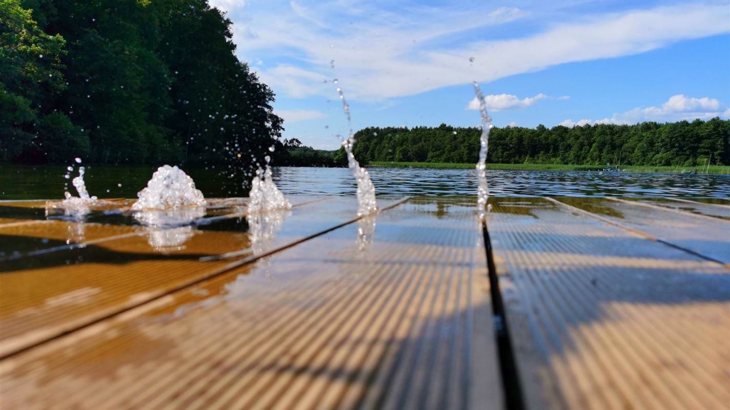 Hausboot führerscheinfrei mieten in Röbel an der Müritz!